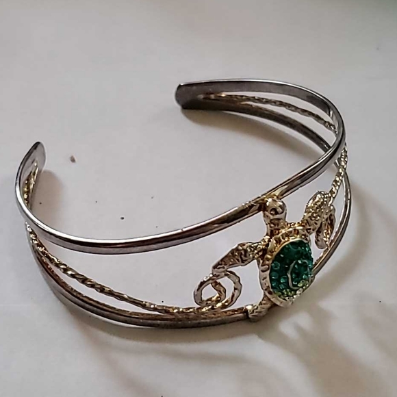 Glittering Green Sea Turtle Bracelet Silver-Tone Fancy Open - Picture 4 of 7
